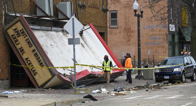 Destrucción tras el tornado en Estados Unidos. Foto: Reuters. 