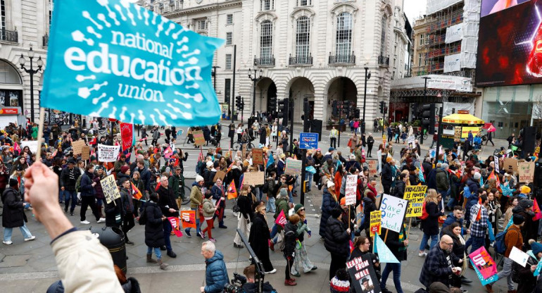 Manifestación por la educación en Inglaterra. Foto: Reuters.