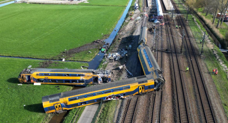 Imágenes del tren destruido en Países Bajos desde un dron. Foto: Reuters. 