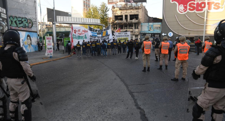 Protesta en el Puente Pueyrredón. Foto: Télam
