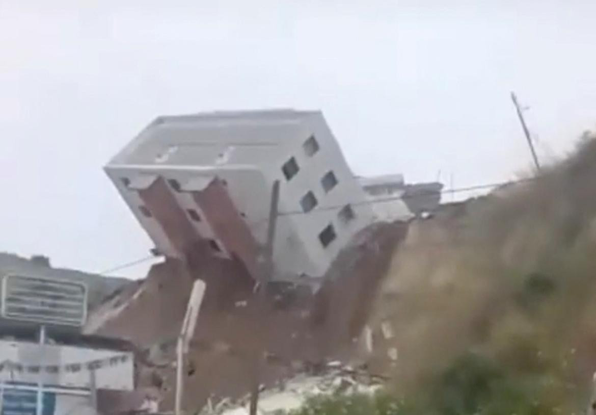 Impactante: Un Edificio Se Partió En Dos Por Un Derrumbe En México ...