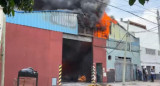 Voraz incendio en Ramos Mejía. foto captura de video Twitter @HugoPalamara	