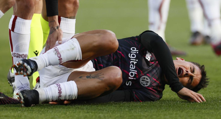 Lesión de Paulo Dybala en la Roma por Europa League. Foto: EFE.