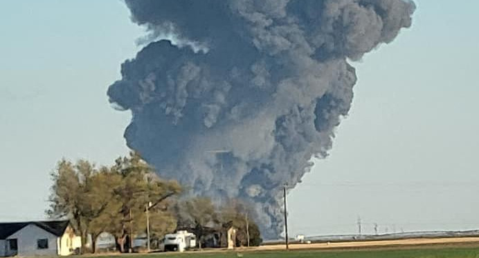 Así se incendiaba la granja en Texas. Foto: EFE