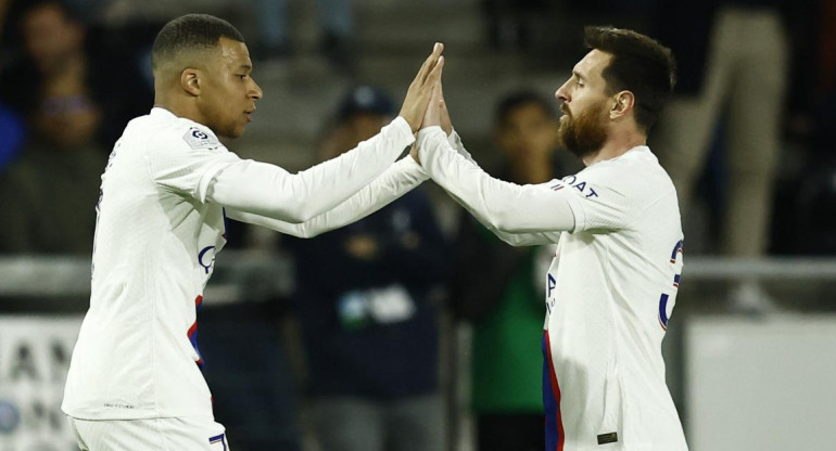 Lionel Messi y Kylian Mbappé. Foto: Reuters.