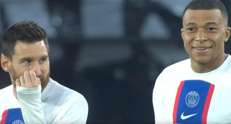 Lionel Messi y Kylian Mbappé. Foto: captura de video.