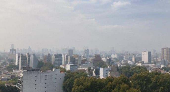 Gran cantidad de humo en Buenos Aires. Foto: NA.