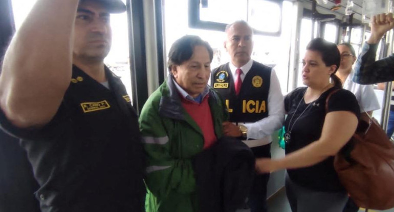 Llegada de Alejandro Toledo a Perú. Foto: Reuters.