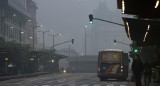 El humo y el olor a quemado invaden la ciudad. Foto: Télam. 