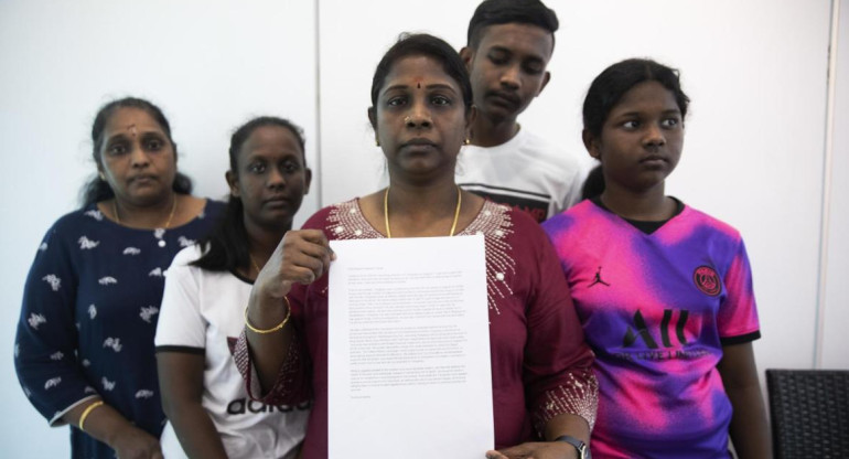La familia de la víctima de pena de muerte en Singapur. Foto: EFE.