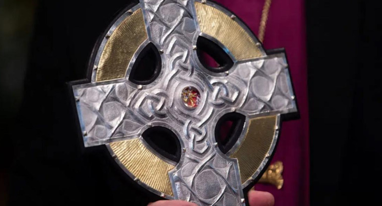 La Cruz de Gales que el papa Francisco le obsequiará a Carlos III. Foto: Gtres.