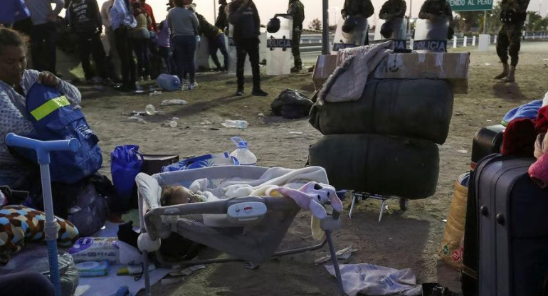 Corredor humanitario en la frontera en Chile. Foto: Reuters