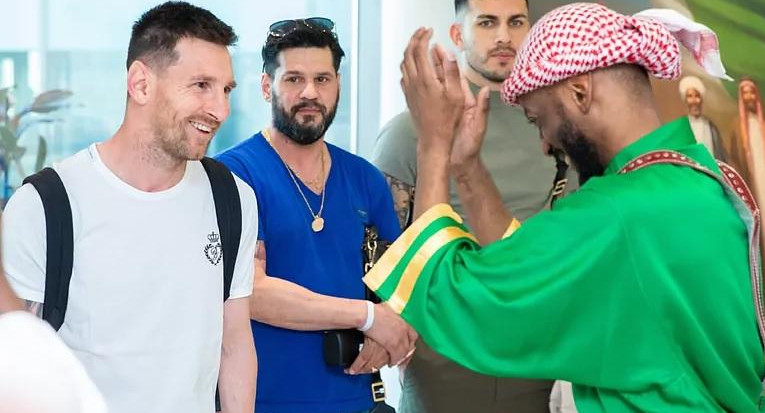 Lionel Messi, en su primer visita a Arabia Saudita. Foto: Twitter @sauditourism.