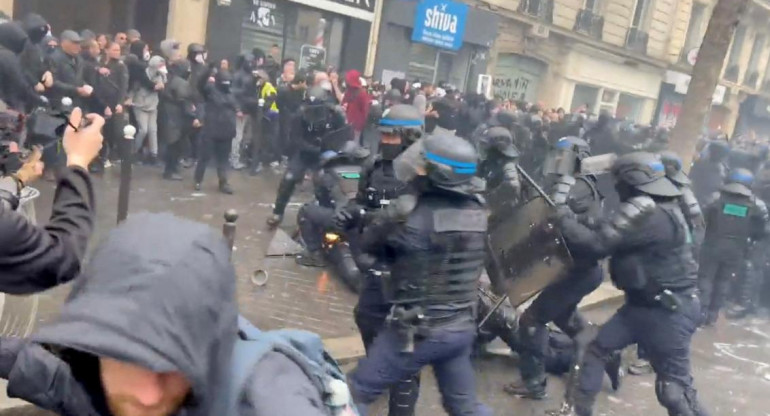 Represión en París. Foto: Reuters.