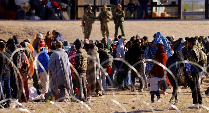Inmigrantes en la frontera con México. Foto: Reuters.