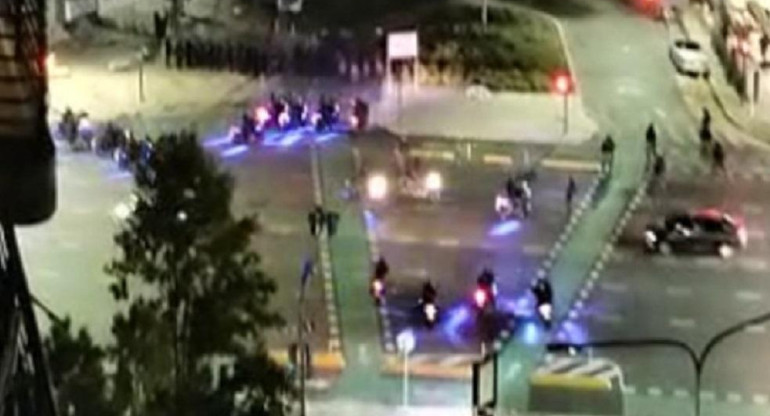 Enfrentamiento, barras de Defensores de Belgrano, policías de la Ciudad, foto captura de video