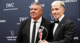 Lisandro Martínez y Claudio "Chiqui" Tapia; Premios Laureus. Foto: Reuters.