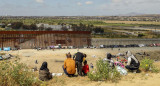 Migrantes en la frontera entre México y Estados Unidos. Foto: EFE.