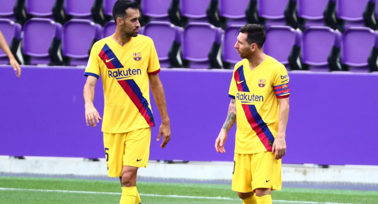 Lionel Messi y Sergio Busquets en el Barcelona. Foto: REUTERS.