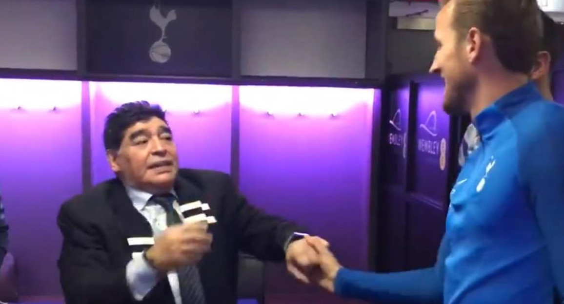 Diego Maradona y Harry Kane. Foto: captura de video.