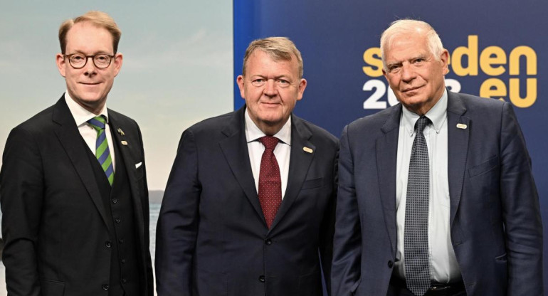 Lars Lokke Rasmussen, Tobias Billstroem y Josep Borrell. Foto: EFE.