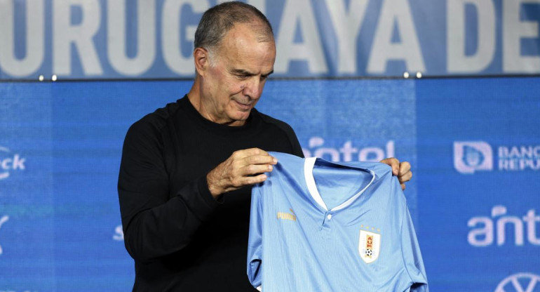 Marcelo Bielsa; Selección de Uruguay. Foto: Reuters.