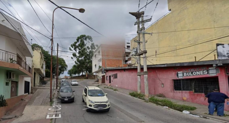 En San Salvador de Jujuy un auto rodó sin frenos por la calle empinada. Foto: Google Maps