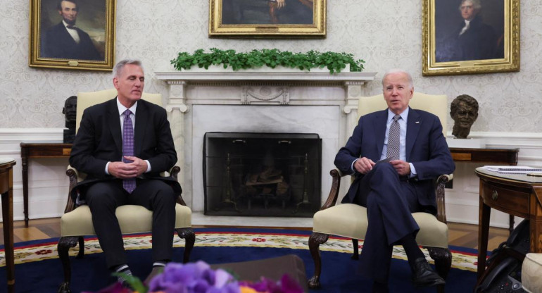 Joe Biden y Kevin McCarthy. Foto: Reuters.