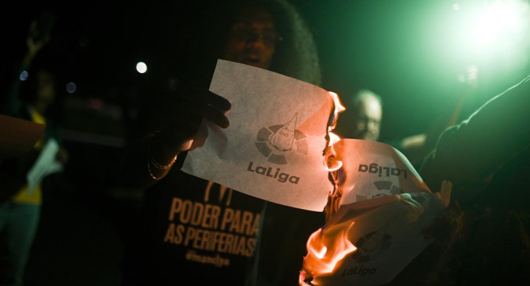 Protestas en Brasil contra el racismo en el fútbol. Foto: EFE.