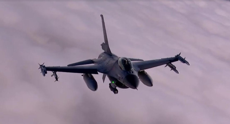 Avión F16. Foto: captura de video Reuters.