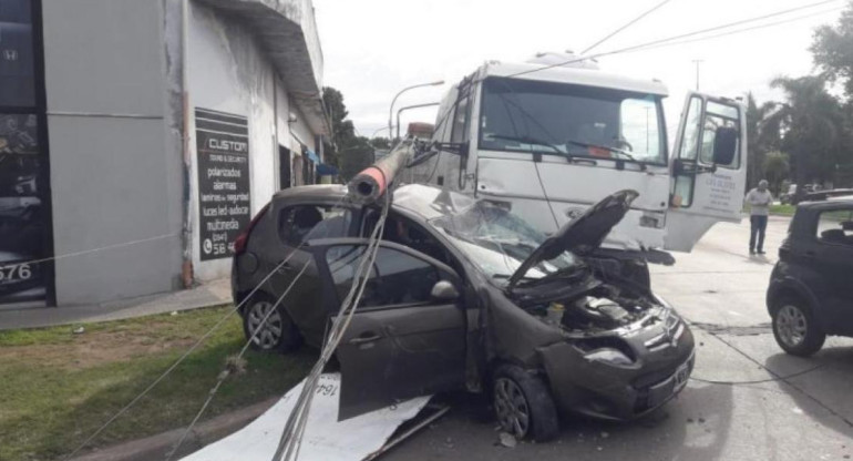 Choque fatal en Villa Gobernador Gálvez. Foto: NA.