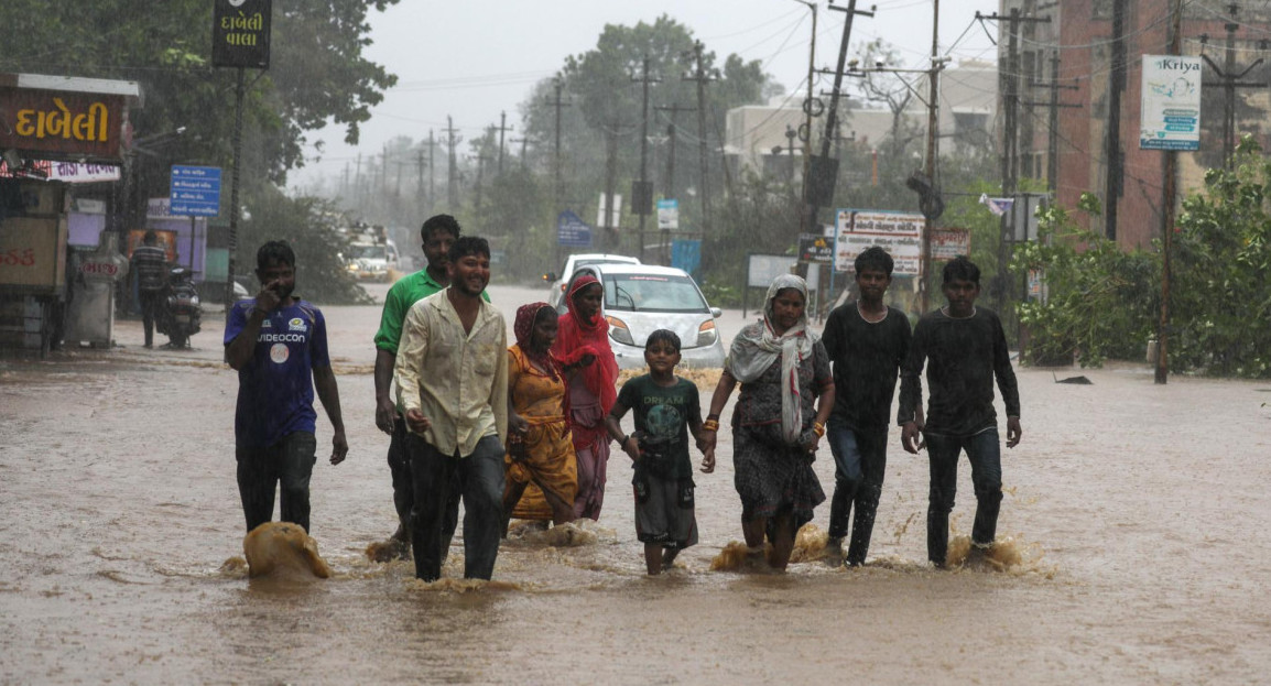 El ciclón Biparjoy causó miles de destrozos y miles de evacuados en India. Foto: EFE