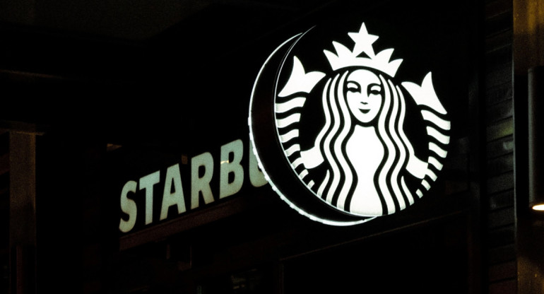 Starbucks debe pagar suma millonaria a una exempleada. Foto: Unsplash