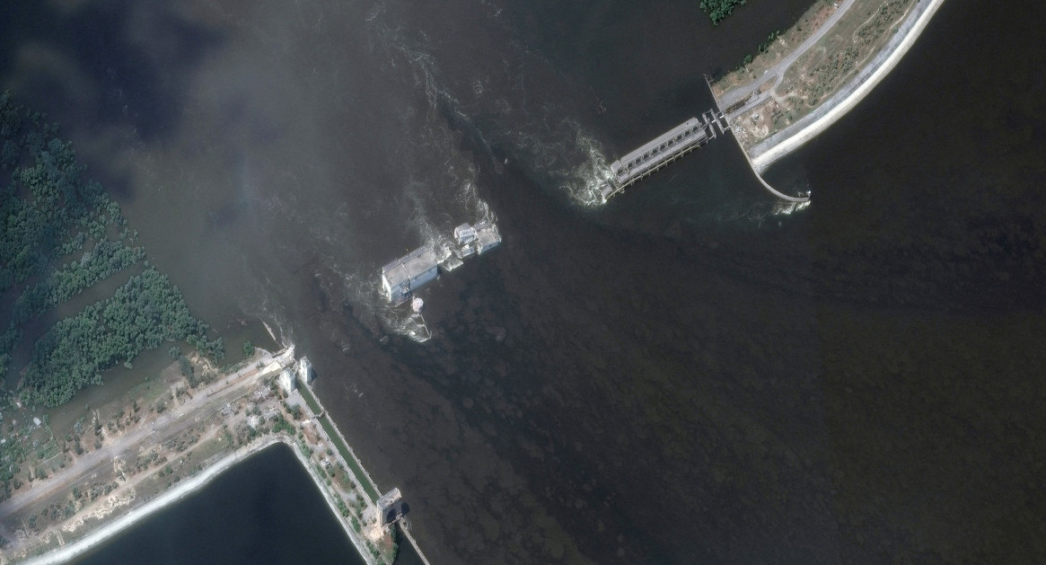 La destrucción de la represa hidroeléctrica de Kajovka. Foto: Reuters.