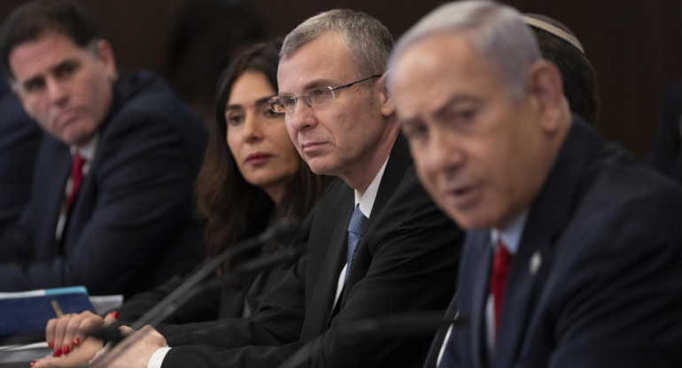 El primer ministro israelí, Benjamin Netanyahu y el ministro de Justicia, Yariv Levin. Foto: EFE.