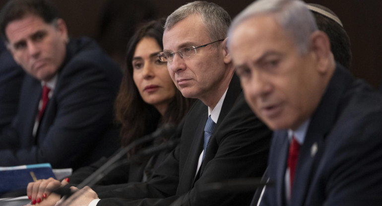 El primer ministro israelí, Benjamin Netanyahu y el ministro de Justicia, Yariv Levin. Foto: EFE.