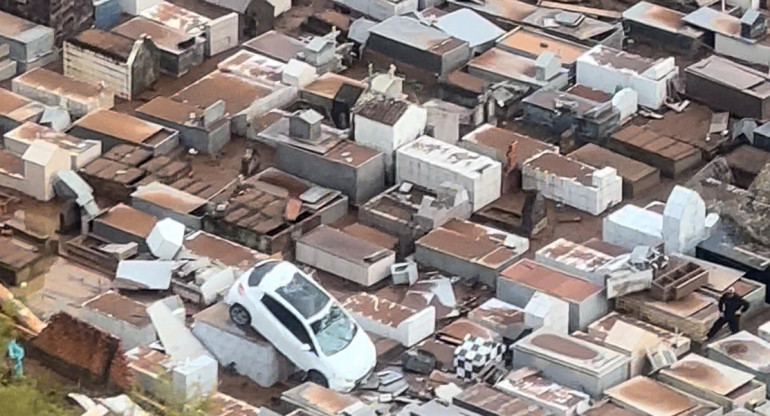Suben a 12 los muertos por el paso de un ciclón por el sur de Brasil. Foto: EFE: