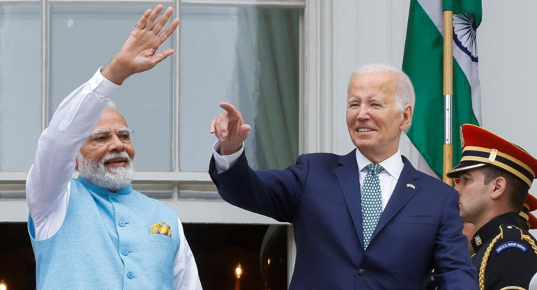 Joe Biden junto al primer ministro indio Narendra Modi. Foto: Reuters.