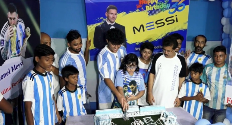 Cumpleaños de Messi en Calcuta. Foto: Rutply.