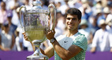 Carlos Alcaraz ganó el ATP 500 de Queens y volvió a la cima del tenis. Foto: Reuters.