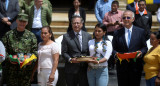 Gustavo Petro condecoró a las personas que ayudaron a rescatar a los 4 niños perdidos en la selva. Foto: Reuters.