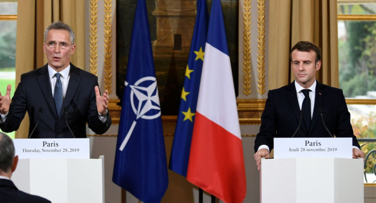Jens Stoltenberg y Emmanuel Macron, OTAN. Foto: Reuters