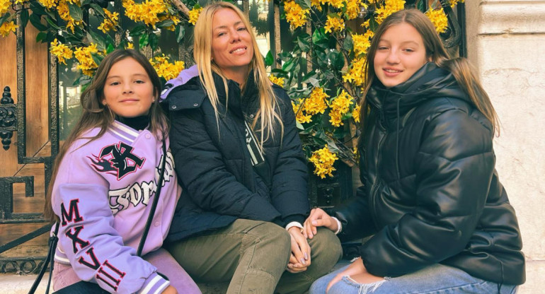 Nicole junto a Sienna y Allegra Cubero. Foto: Instagram.