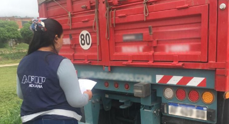 Aduana desarticuló el contrabando de más de 130 toneladas de soja. Foto: Aduana.