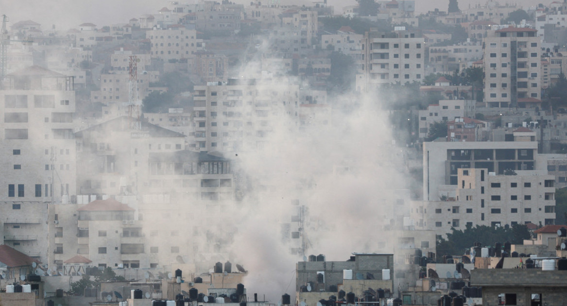 Israel se retira del campo de refugiados de Yenín en Cisjordania. Foto: Reuters.