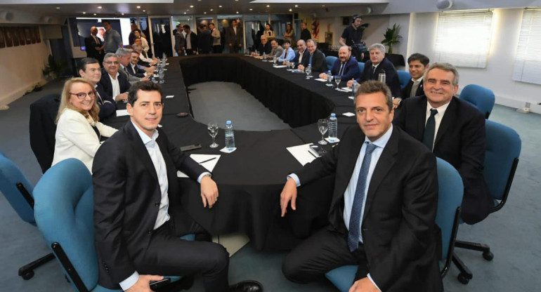 Sergio Massa encabezó reunión con representantes del peronismo. Foto: NA.