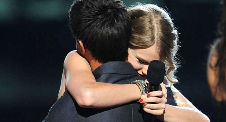 Taylor Swift y Taylor Lautner. Foto: Twitter.