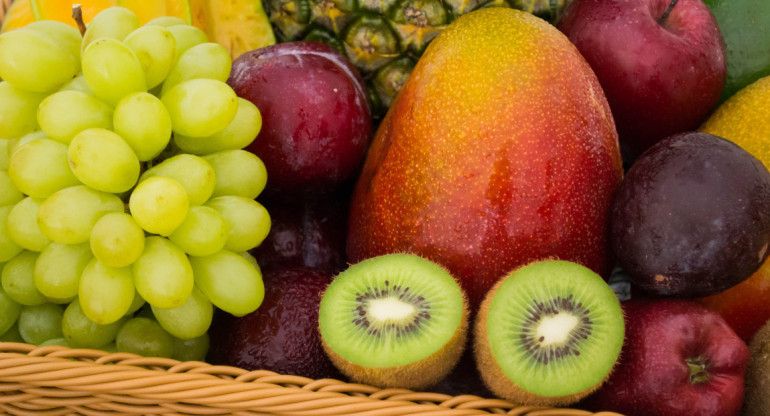 El consumo de frutas es beneficioso para la salud. Foto: Unsplash.
