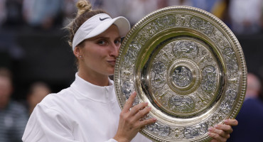 Título de Marketa Vondrousova en Wimbledon. Foto: REUTERS.