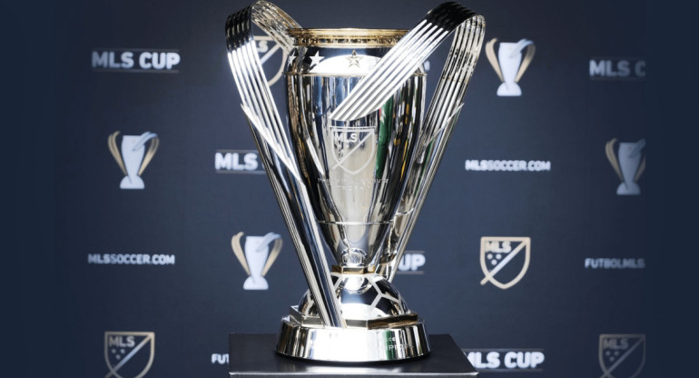El trofeo de la MLS Cup que se le entrega al campeón de la temporada. Foto: MLS.